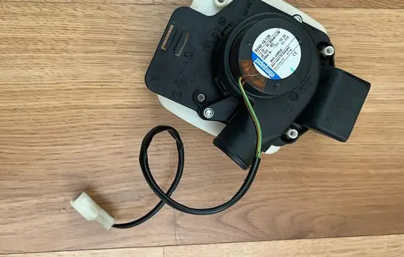 BMW 1 E82 E88 Engine control unit/module fan 7531783
