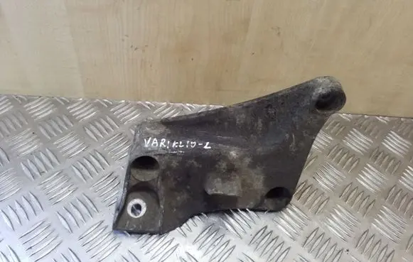 BMW 5 E39 Engine mounting bracket
