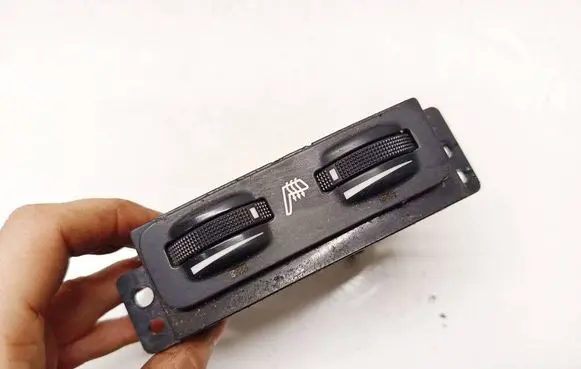 Toyota Avensis T250 Seat heating switch 453417