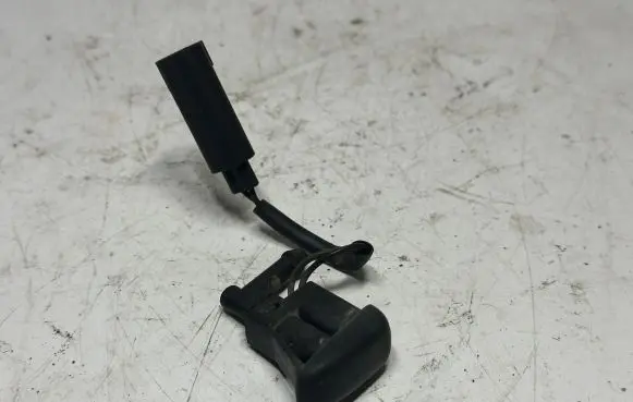 Windshield washer spray nozzle