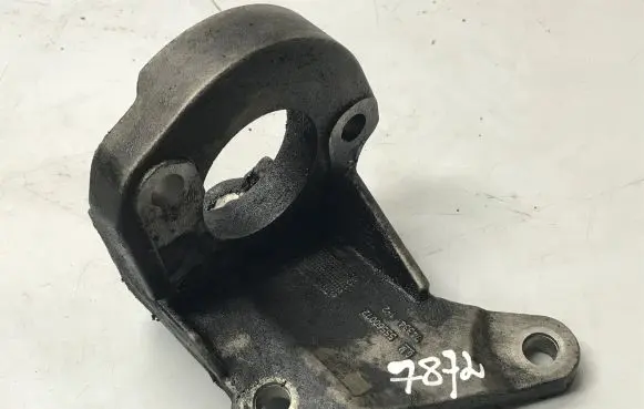 Opel Insignia A Driveshaft support bearing bracket 55560072