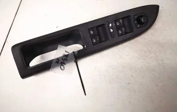 Volkswagen Golf Plus Electric window control switch 5m1867371b