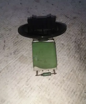 Volkswagen Fox Heater blower motor/fan resistor 12375