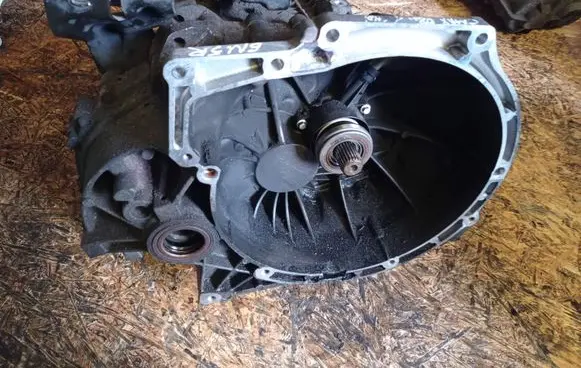 Manual 5 speed gearbox