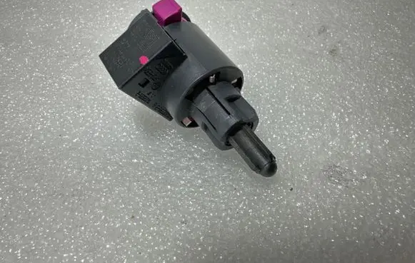 Audi A6 Allroad C7 Brake pedal sensor switch 4F0945459B
