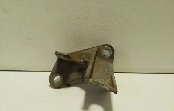 Opel Zafira C Gear shift cable bracket 55567787