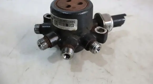 Ford Focus Fuel distributor 