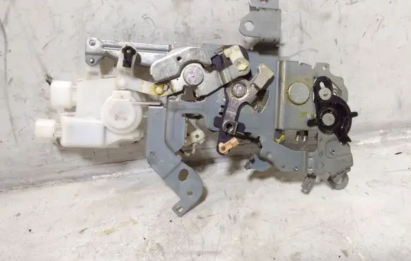 Mazda 5 Sliding door lock 