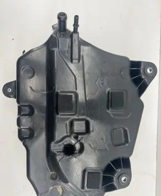 BMW 5 G60 G61 AdBlue liquid reservoir 7561629 5A2F212