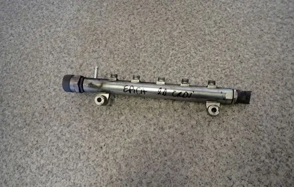 Fuel injector supply line/pipe