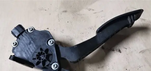Subaru Forester SH Accelerator throttle pedal 36010AG140 1988007120 97K17B00672