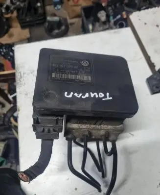 Volkswagen Jetta V ABS Pump 1K0907379AC 00005305H0 10096003593
