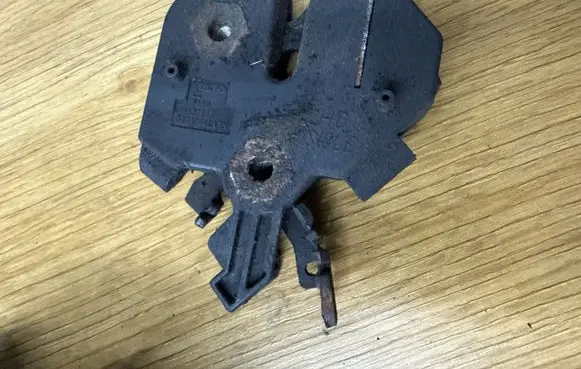 Volvo V70 Engine bonnet/hood lock/catch 9483765