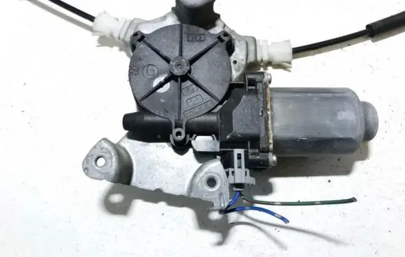 Nissan Almera N16 Front door window regulator motor 400601 0601