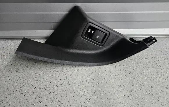Trunk/boot side trim panel