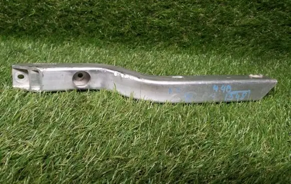 Radiator mount bracket
