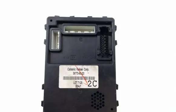 Suzuki Grand Vitara II Comfort/convenience module 3677065J20 LOT7125 B64J1