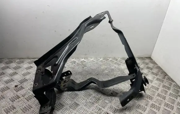 Mercedes-Benz C W204 Headlight/headlamp mounting bracket A2046201191