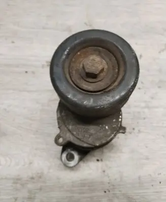 Chevrolet Nubira Generator/alternator belt tensioner