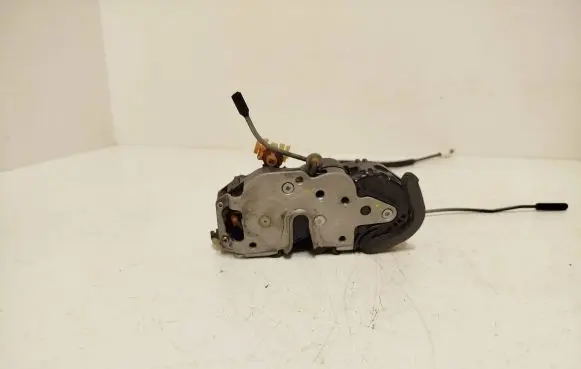 Opel Insignia A Front door lock