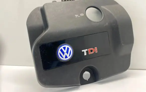 Volkswagen Touran I Engine cover (trim) 103925