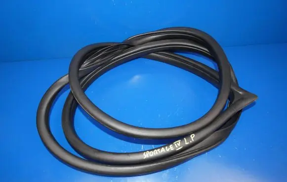 KIA Sportage Front door rubber seal 