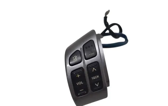 Steering wheel buttons/switches