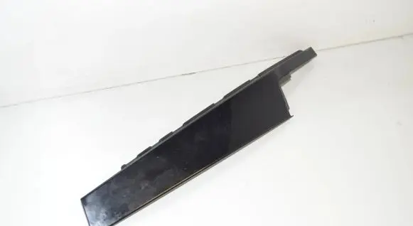 BMW 1 F40 Front door glass trim molding 7452378 51337452378 7452422