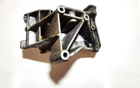Peugeot 607 Engine mounting bracket 9643834880 96348179