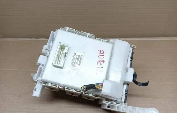 Toyota Auris 150 Fuse module 7A300288 74700208 8273002120A