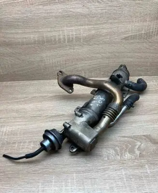 Audi A4 S4 B8 8K EGR valve cooler 03L131512AB V100