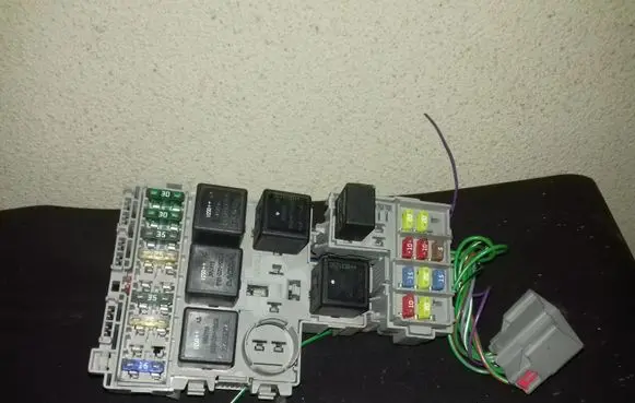 Volvo S60 Fuse module 8690698