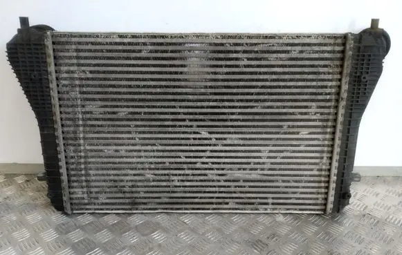 Volkswagen Touran I Intercooler radiator 1K0145803A