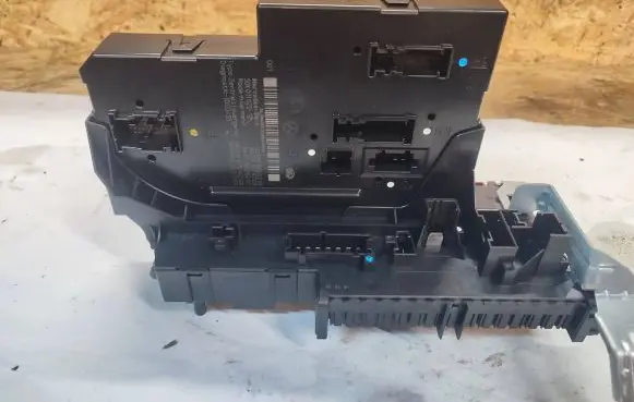 Mercedes-Benz C W204 Comfort/convenience module 2049060305 2049019702 2129020207