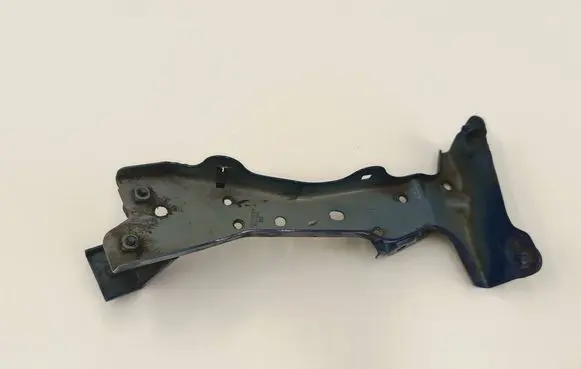 Fender mounting bracket