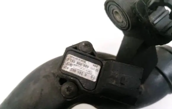 Volkswagen Golf Plus Air pressure sensor 0281002401 038906051C