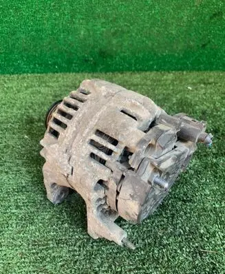 Volkswagen Polo Generator/alternator 037903025M 0124325013