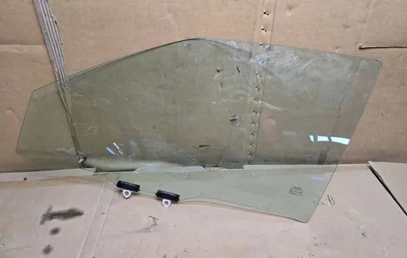 Toyota Yaris Cross Front door window glass four-door