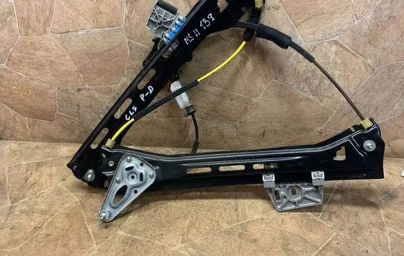 Mercedes-Benz CLS C218 X218 Front door window regulator with motor 