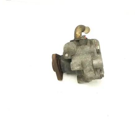 Volkswagen PASSAT B5 Power steering pump 8D0145156L