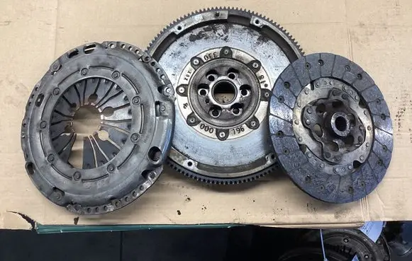 Volkswagen Golf V Clutch set kit 3082001409 513721