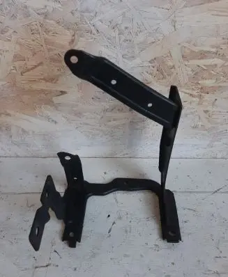 Volvo V50 Power steering pump mounting bracket 3M513K738AB