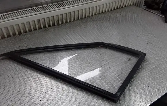 Mercedes-Benz Sprinter W901 W902 W903 W904 Front vent window/glass (coupe) 