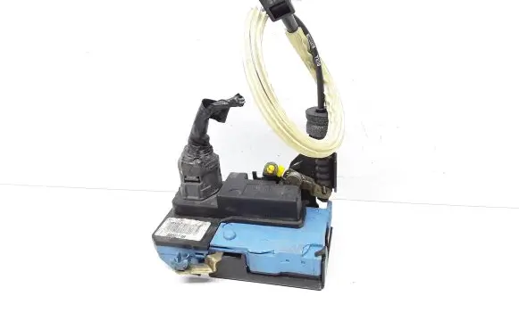 Volvo S60 Front door lock 8650546