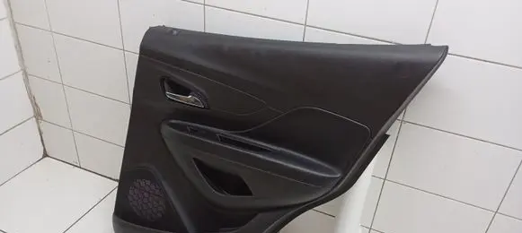 Opel Mokka X Rear door card panel trim AVF84543600R 20190413 AVF84618
