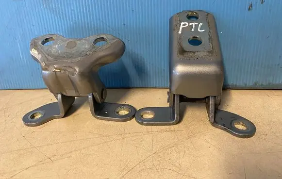 Toyota Avensis T270 Rear door hinge set 