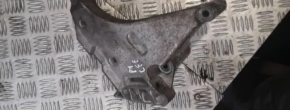 Volkswagen PASSAT B7 Engine mounting bracket 03l199207
