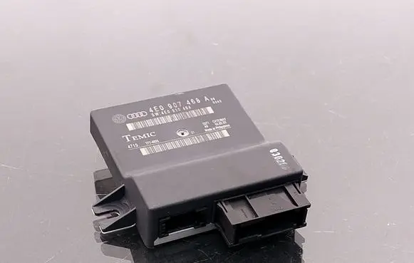 Audi A8 S8 D3 4E Gateway control module 4E0907468