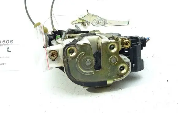 Mitsubishi Grandis Front door lock