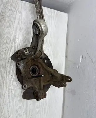 Rear wheel hub spindle/knuckle